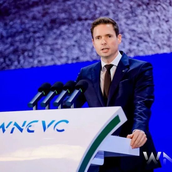 以“转型升级·韧性增长	”为主题，WNEVC 2026全景概览