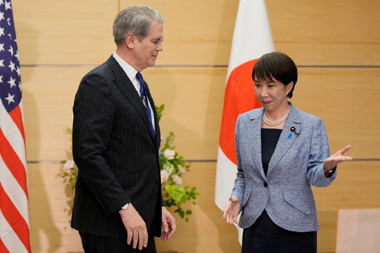 没人喜欢被指手画脚 日本央行行长却同时面对两个“指挥者”